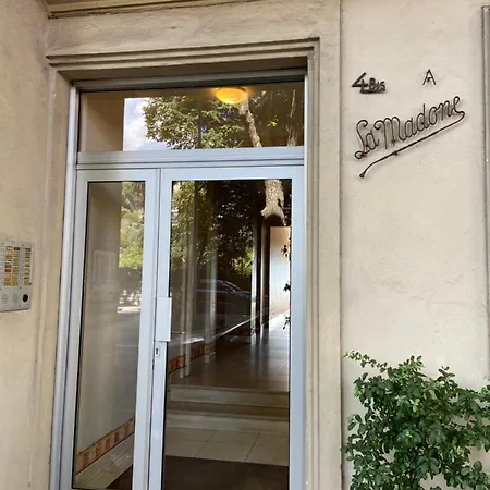 Loryhouse Menton